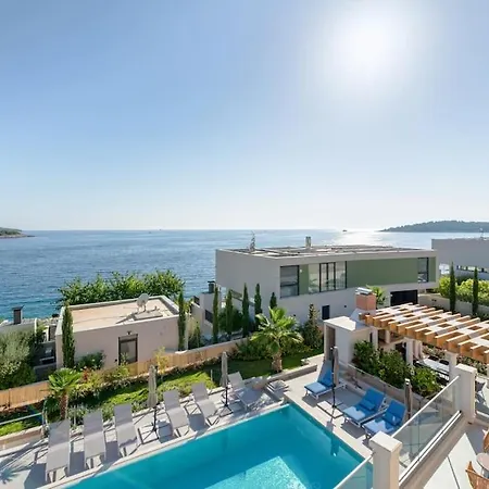 Luxury Bego Villa