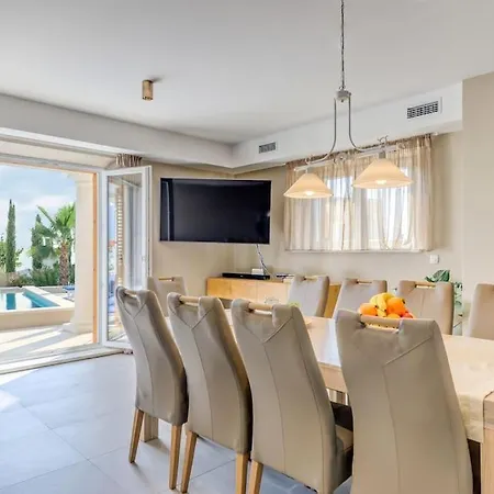 Luxury Bego Villa